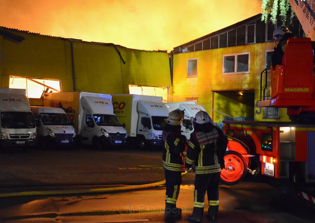 Grossfeuer Poco Lager Koeln Porz Gremberghoven Hansestr P087.JPG - Miklos Laubert